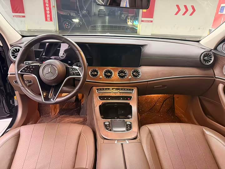 Фото 5 - Mercedes-Benz E-Class