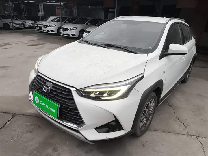 Фото 2 - Toyota Yaris L Hatchback