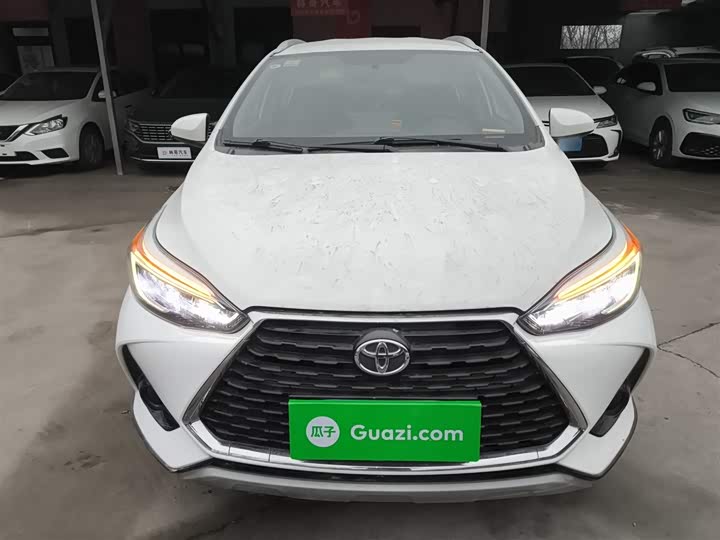 Фото 3 - Toyota Yaris L Hatchback