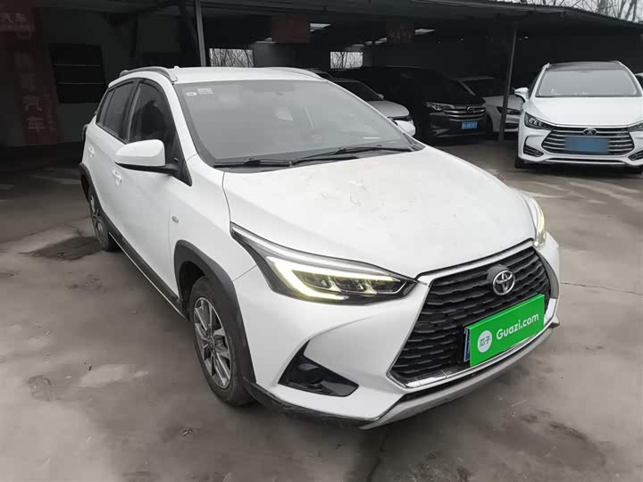 Фото 4 - Toyota Yaris L Hatchback