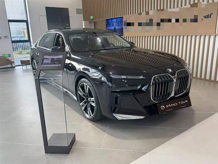 Фото 1 - BMW 7 Series