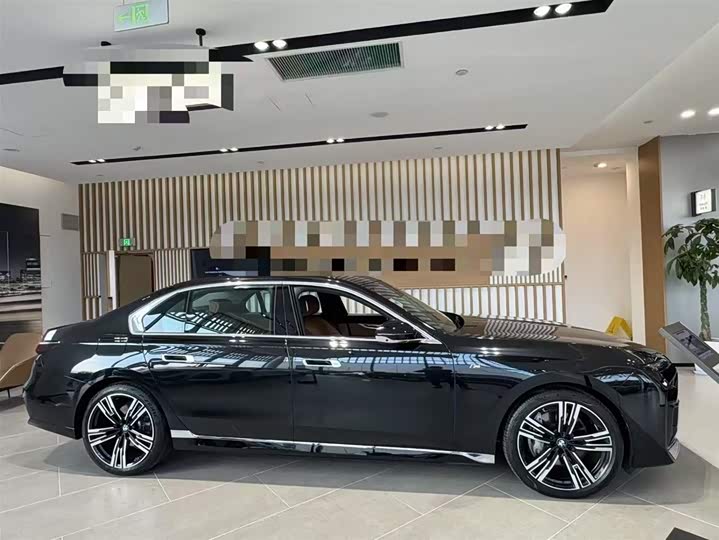 Фото 2 - BMW 7 Series