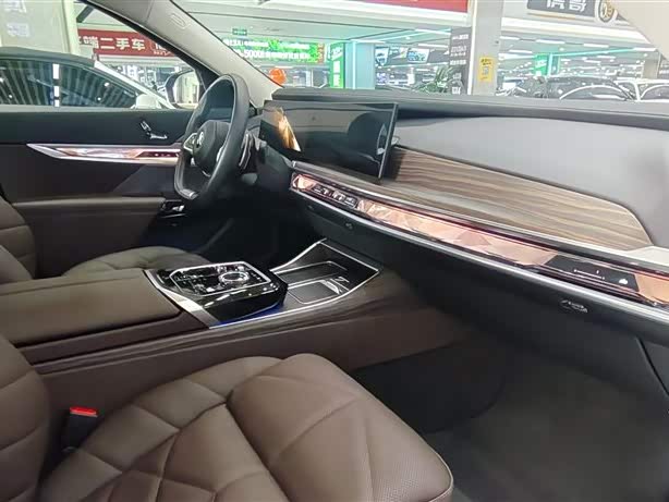 Фото 5 - BMW 7 Series