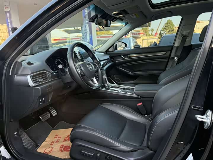 Фото 3 - Honda Accord