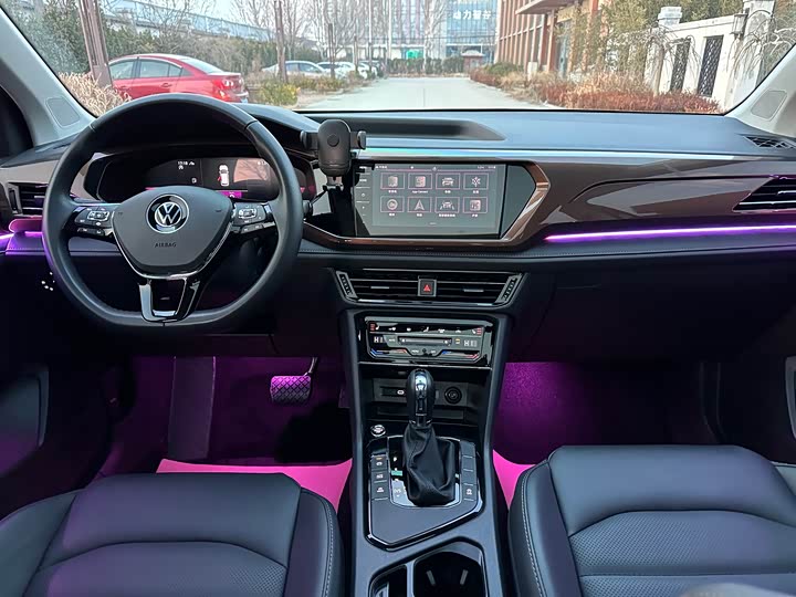 Фото 9 - Volkswagen Tharu