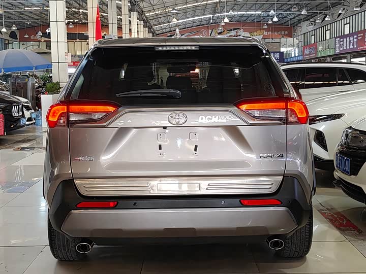 Фото 5 - Toyota RAV4