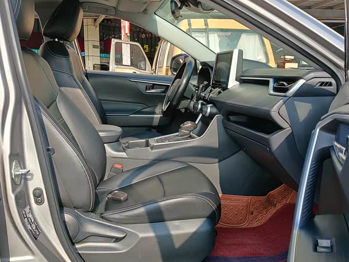 Фото 7 - Toyota RAV4