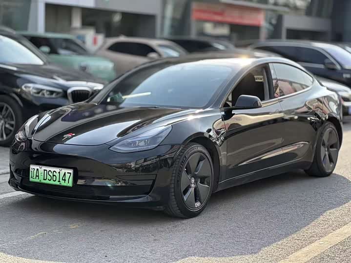 Фото 1 - Tesla Model 3