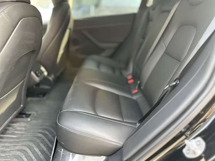 Фото 6 - Tesla Model 3