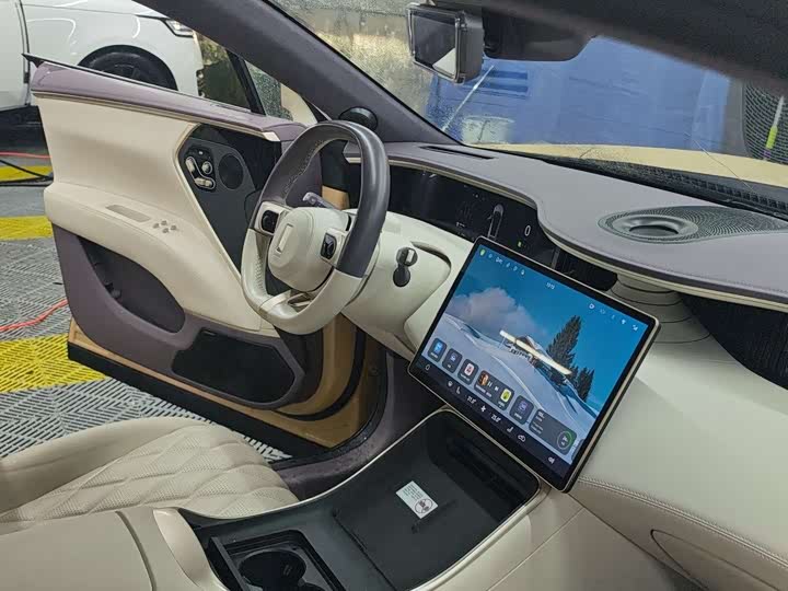 Фото 2 - Avatr 11