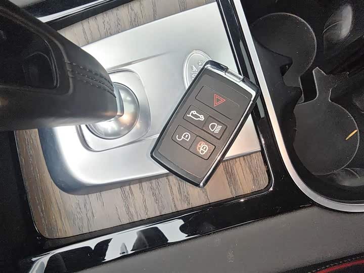 Фото 9 - Land Rover Discovery Sport