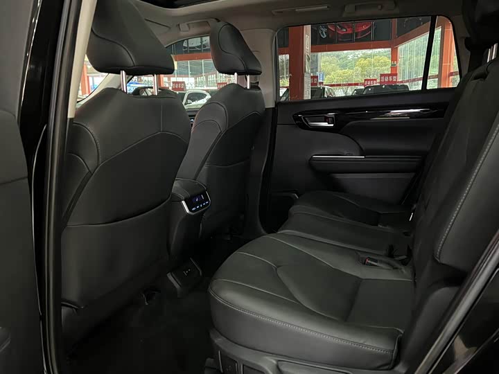 Фото 8 - Toyota Highlander