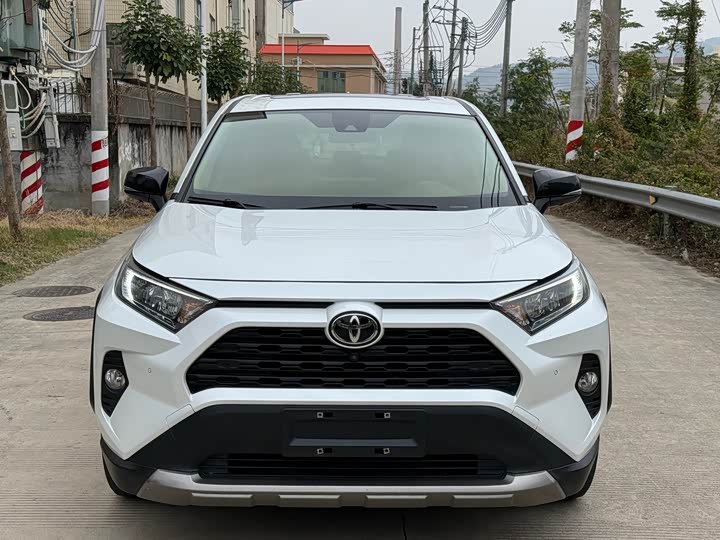 Фото 2 - Toyota RAV4