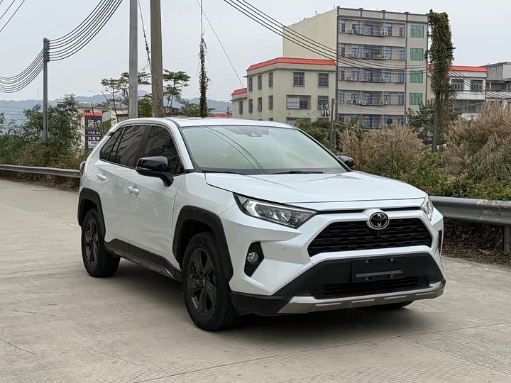 Фото 3 - Toyota RAV4