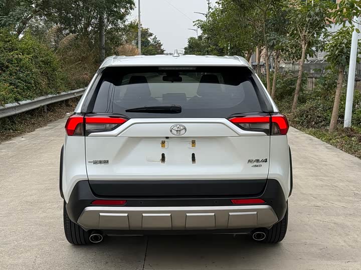Фото 5 - Toyota RAV4