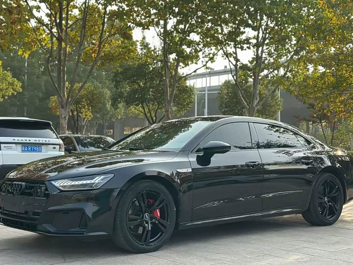 Фото 1 - Audi A7L