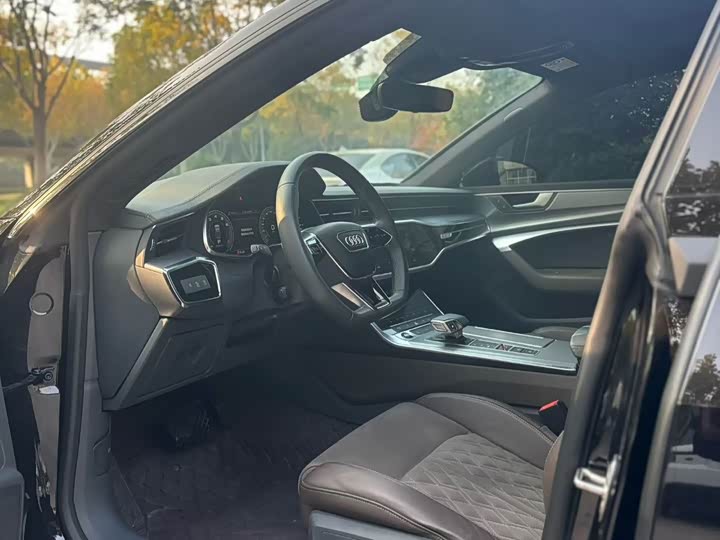 Фото 4 - Audi A7L