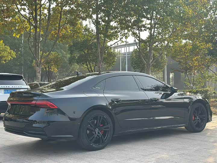 Фото 7 - Audi A7L