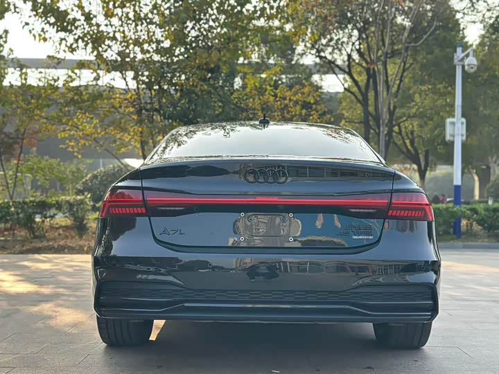 Фото 8 - Audi A7L