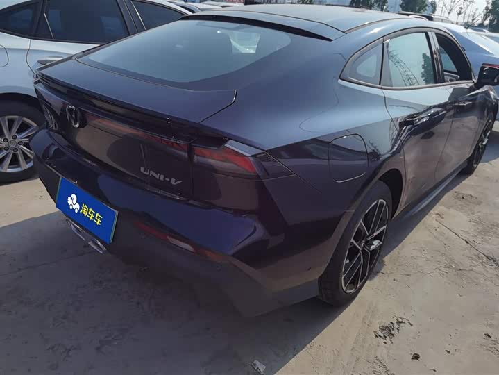 Фото 3 - Changan UNI-V Hybrid