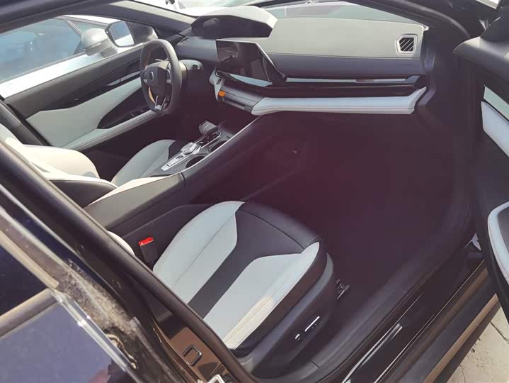 Фото 8 - Changan UNI-V Hybrid