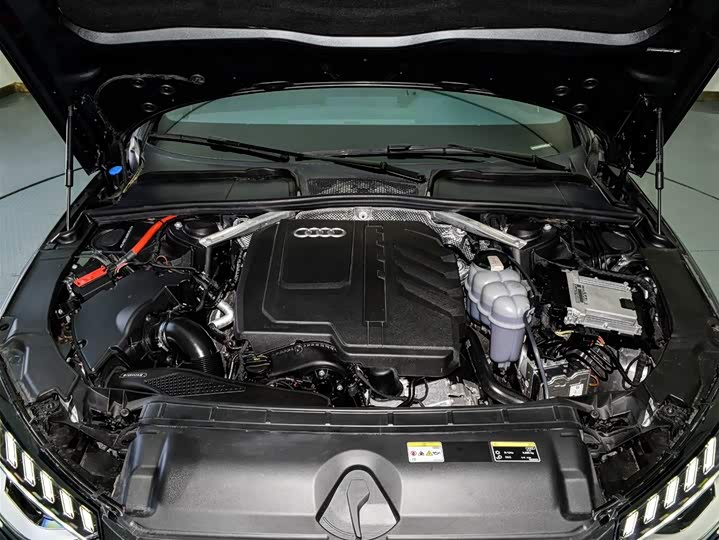 Фото 8 - Audi A4L