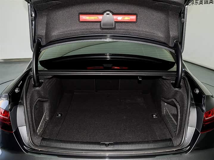 Фото 9 - Audi A4L