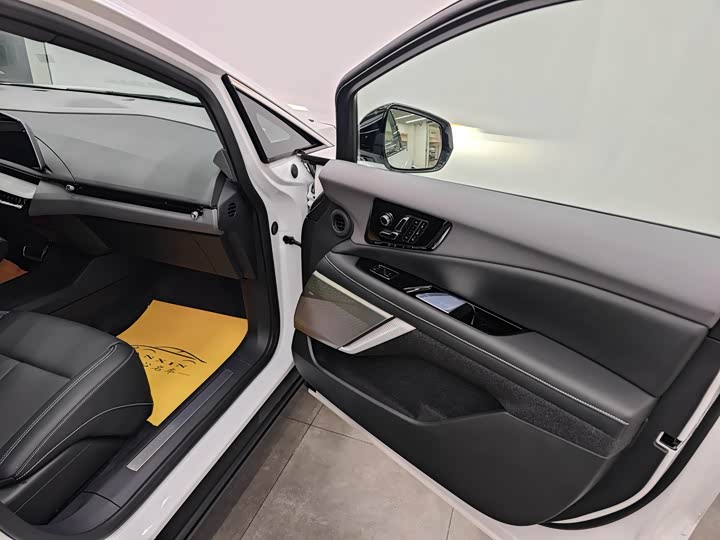 Фото 8 - Cadillac Optiq