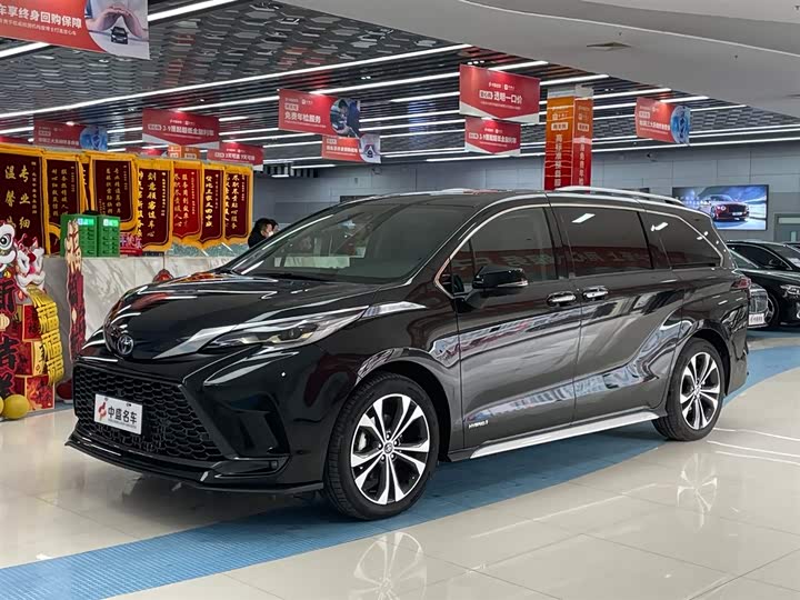 Фото 1 - Toyota Granvia