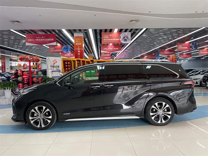 Фото 4 - Toyota Granvia