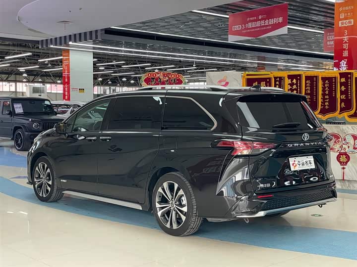 Фото 5 - Toyota Granvia