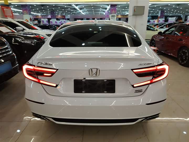 Фото 6 - Honda Accord