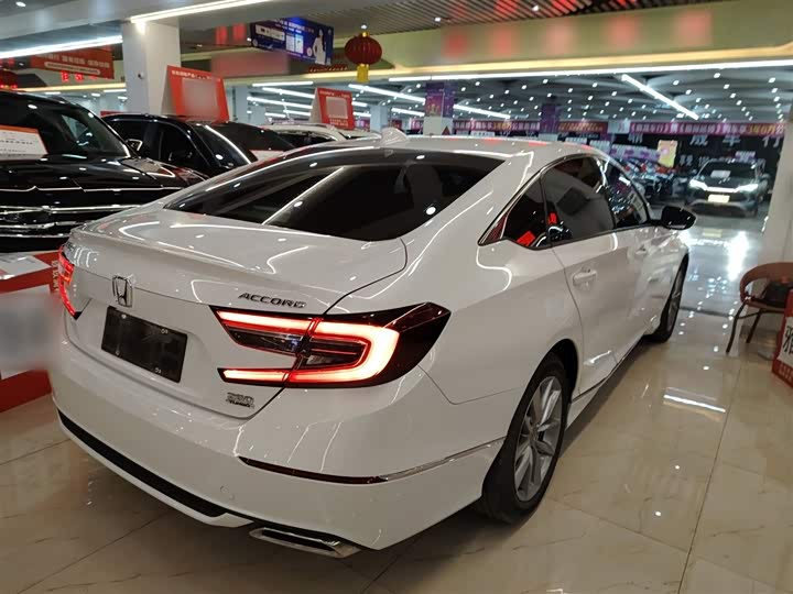 Фото 7 - Honda Accord