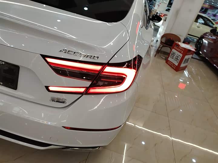 Фото 8 - Honda Accord