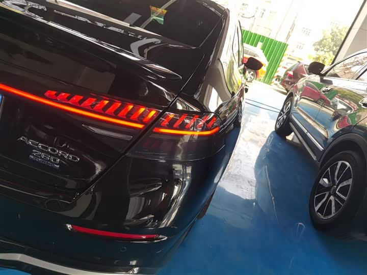 Фото 8 - Honda Accord