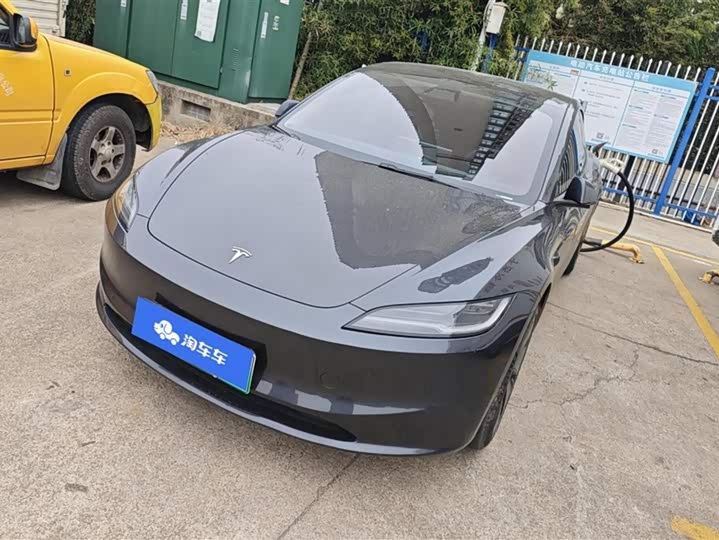 Фото 1 - Tesla Model 3