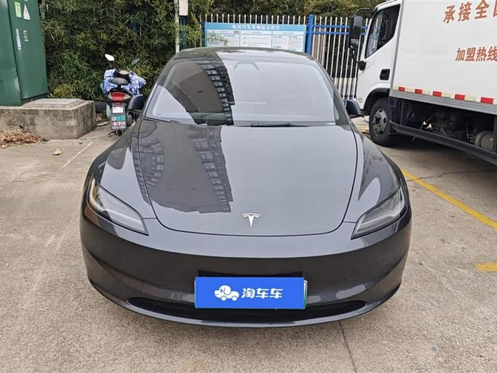 Фото 2 - Tesla Model 3