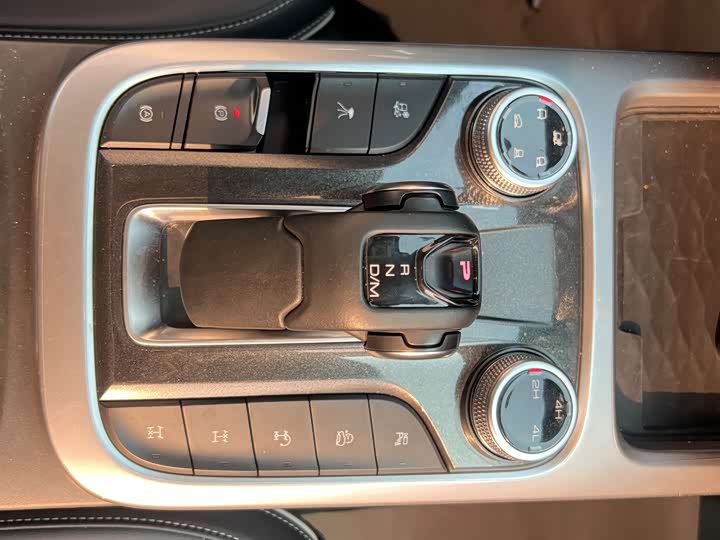 Фото 9 - Tank 300