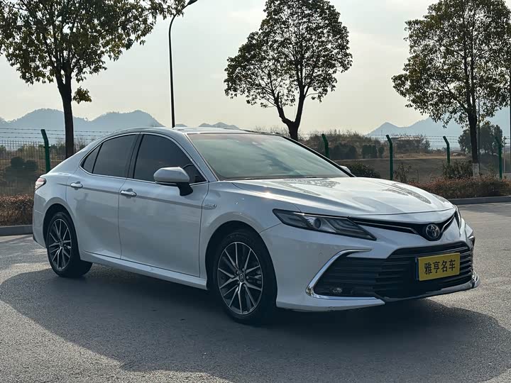 Фото 3 - Toyota Camry