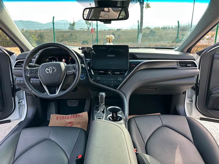 Фото 9 - Toyota Camry