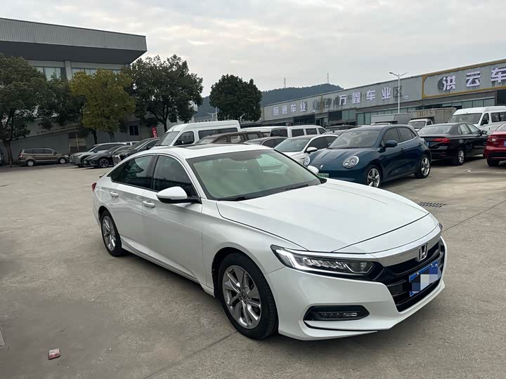 Фото 3 - Honda Accord