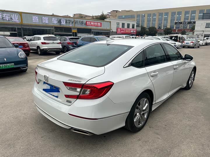 Фото 4 - Honda Accord