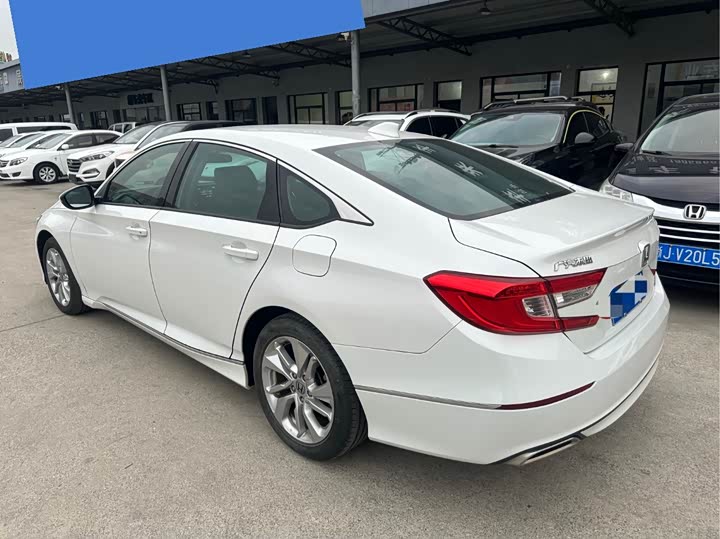 Фото 6 - Honda Accord