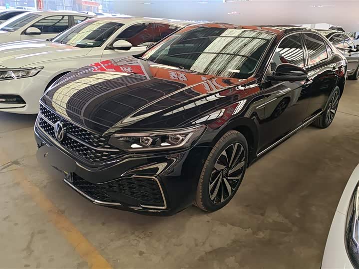 Фото 1 - Volkswagen Passat