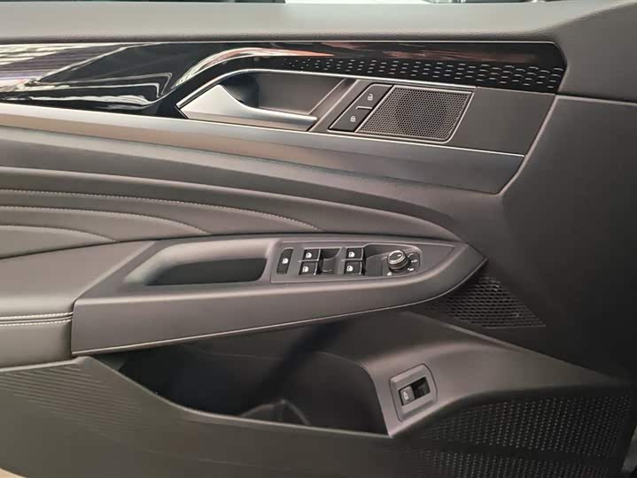 Фото 7 - Volkswagen Passat