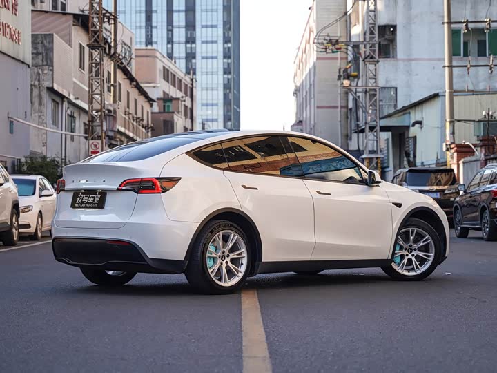 Фото 3 - Tesla Model Y