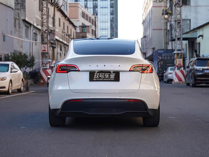 Фото 4 - Tesla Model Y