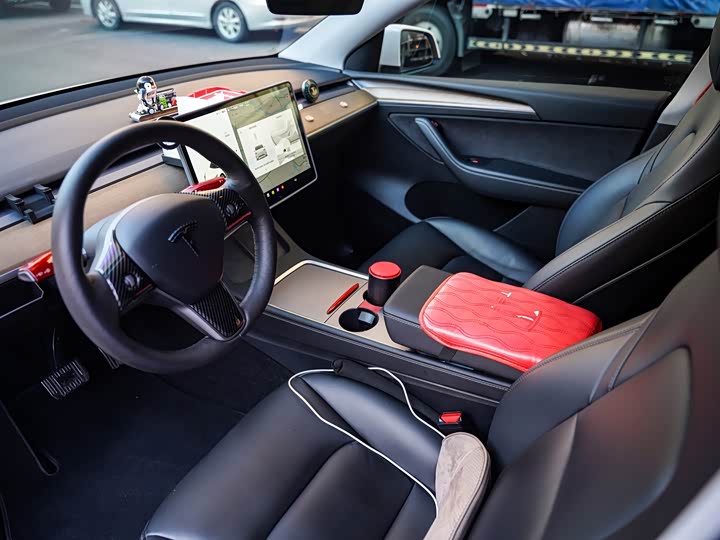 Фото 8 - Tesla Model Y