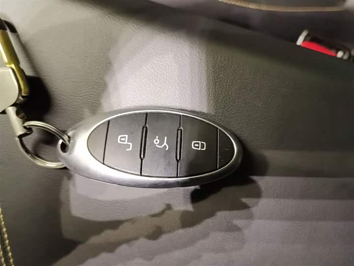 Фото 9 - Bestune B70