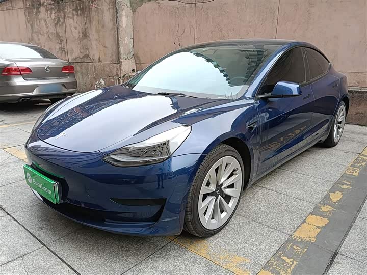 Фото 2 - Tesla Model 3